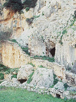 Eingang zur Höhle
