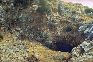 Eingang zur Höhle