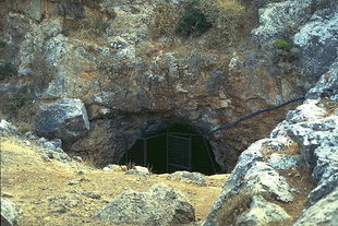 Eingang zur Höhle